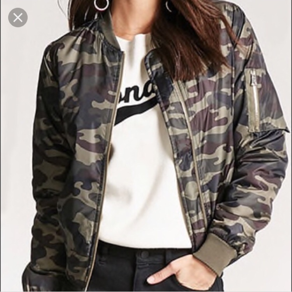 Forever 21 camo bomber size medium